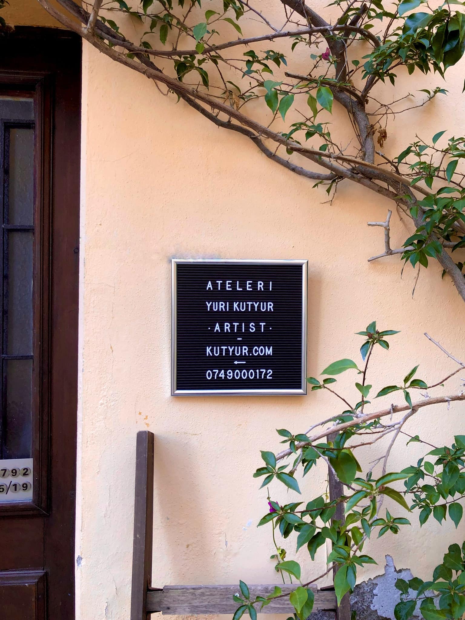 Yuri Kutyur, Menton